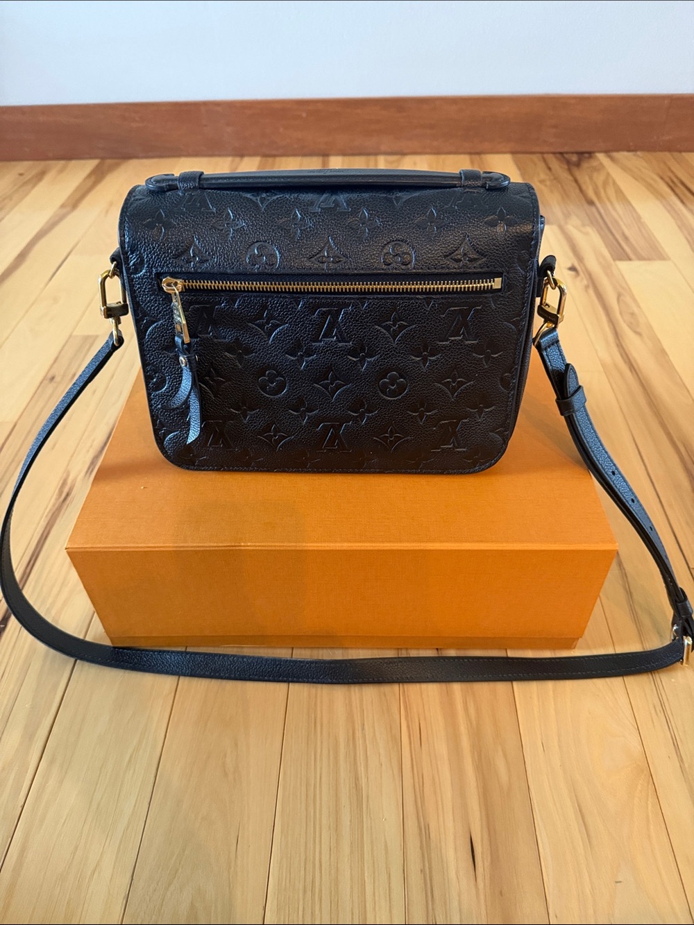 Louis Vuitton Black Empreinte Pochette Metis Crossbody Bag with Gold Hardware - Picture 3 of 14
